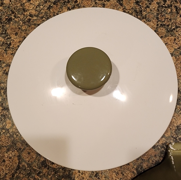 Corning Ware Covered Casserole Dish With Lid, P-708 1/2 B,  8 1/2" - Picture 3 of 10